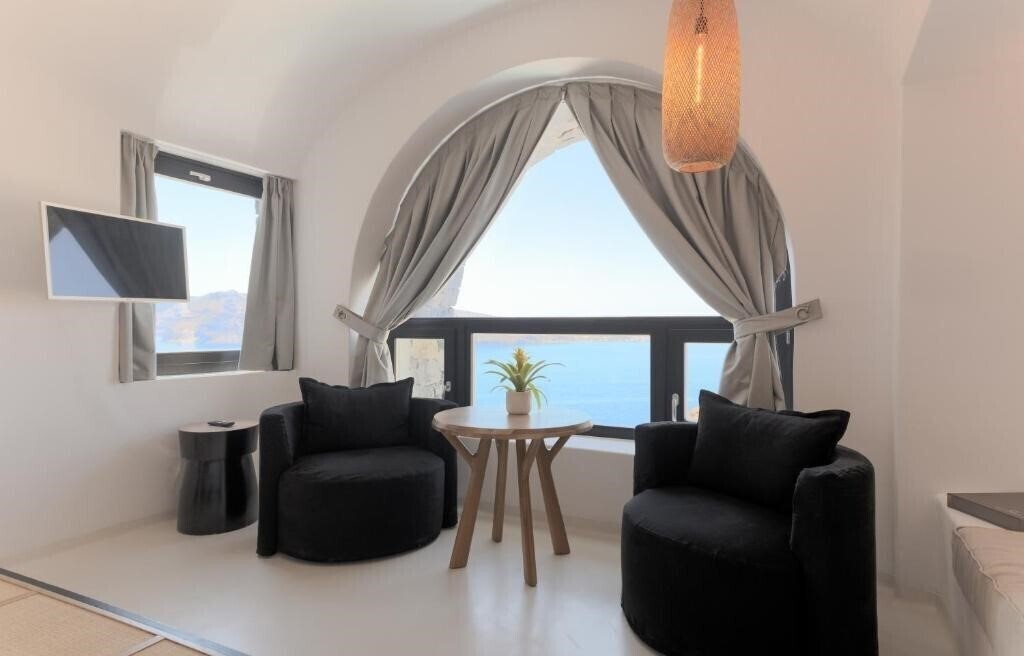 Фотография Charisma Suites 4*