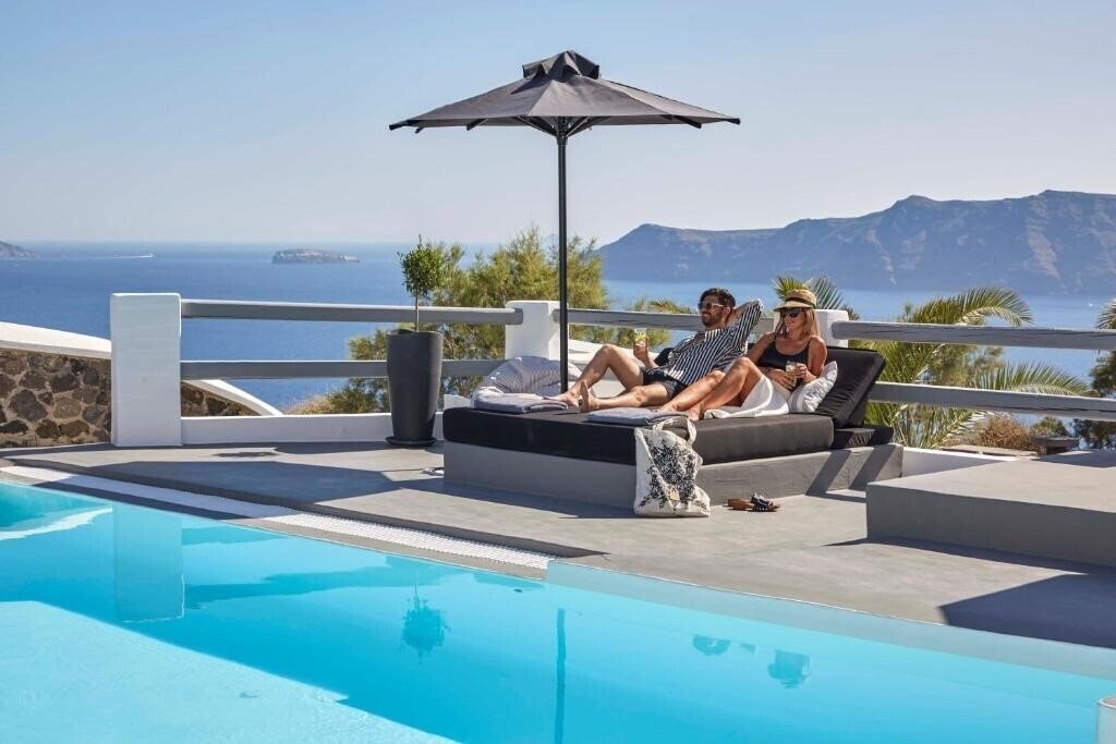 Готель Mr & Mrs White Santorini 4*
