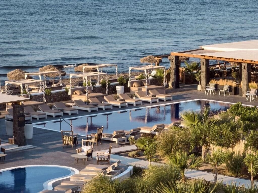 Готель Sea Breeze Beach Resort Curio Collection By Hilton 5*