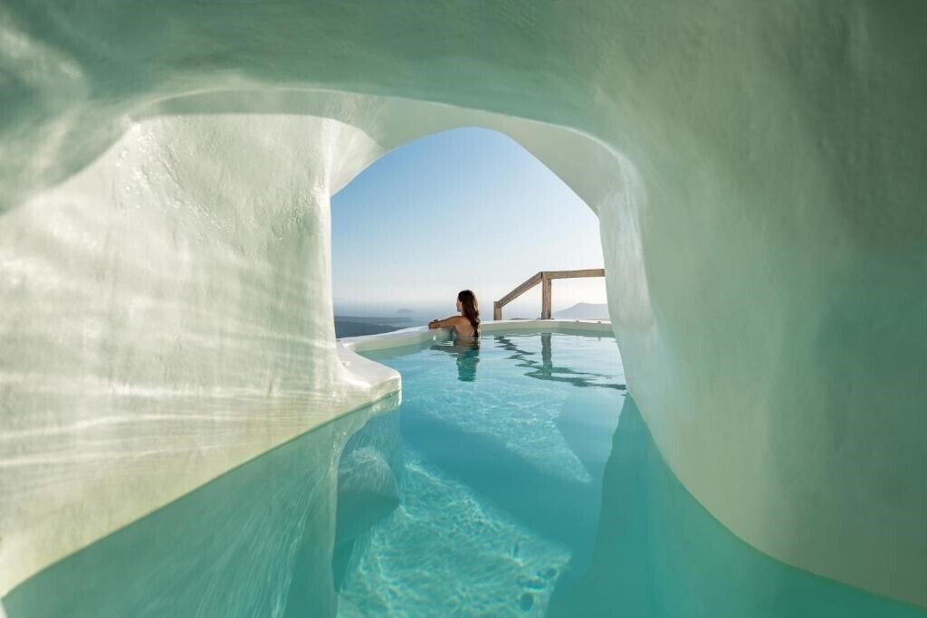 Отель Cocoon Suites 4*