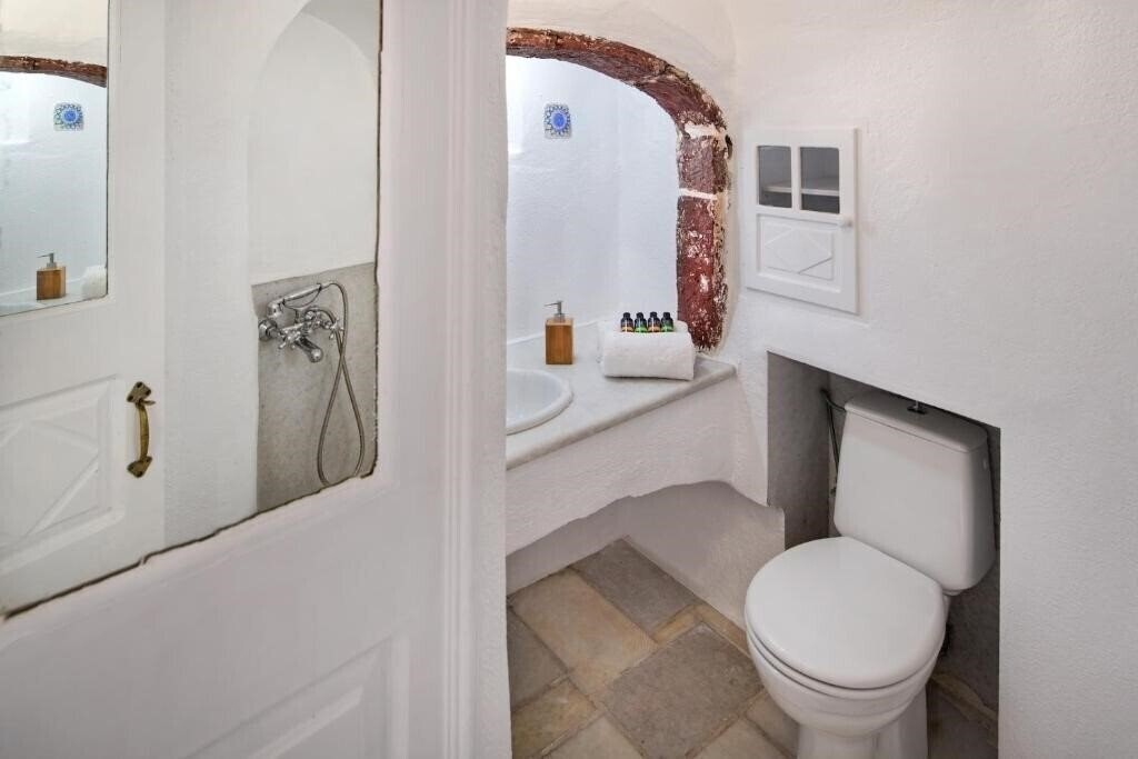 Фотография Cosmoia Cave House 4*