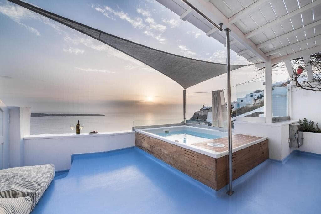 Фото Hyperion Oia Suites 4*
