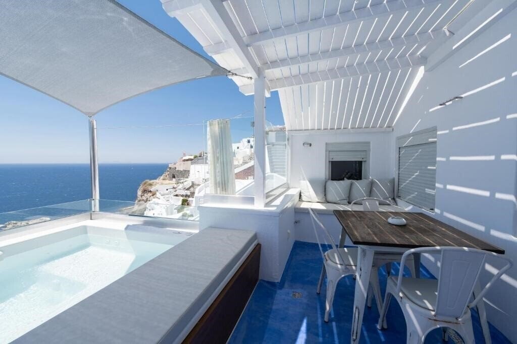 Фотографія Hyperion Oia Suites 4*