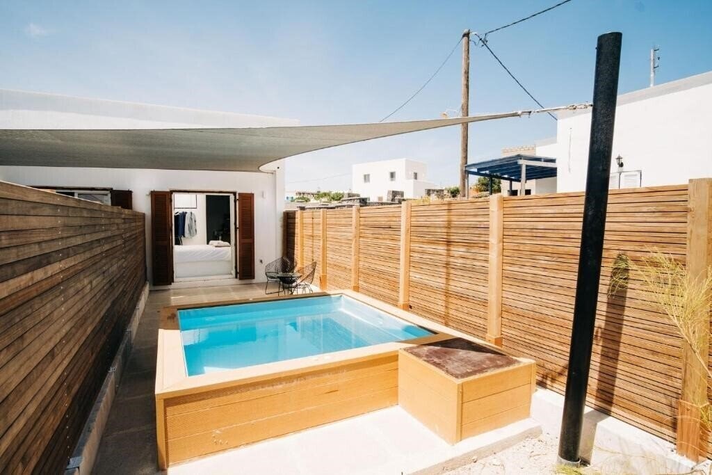 Готель Mesanto Luxury Suites 4*