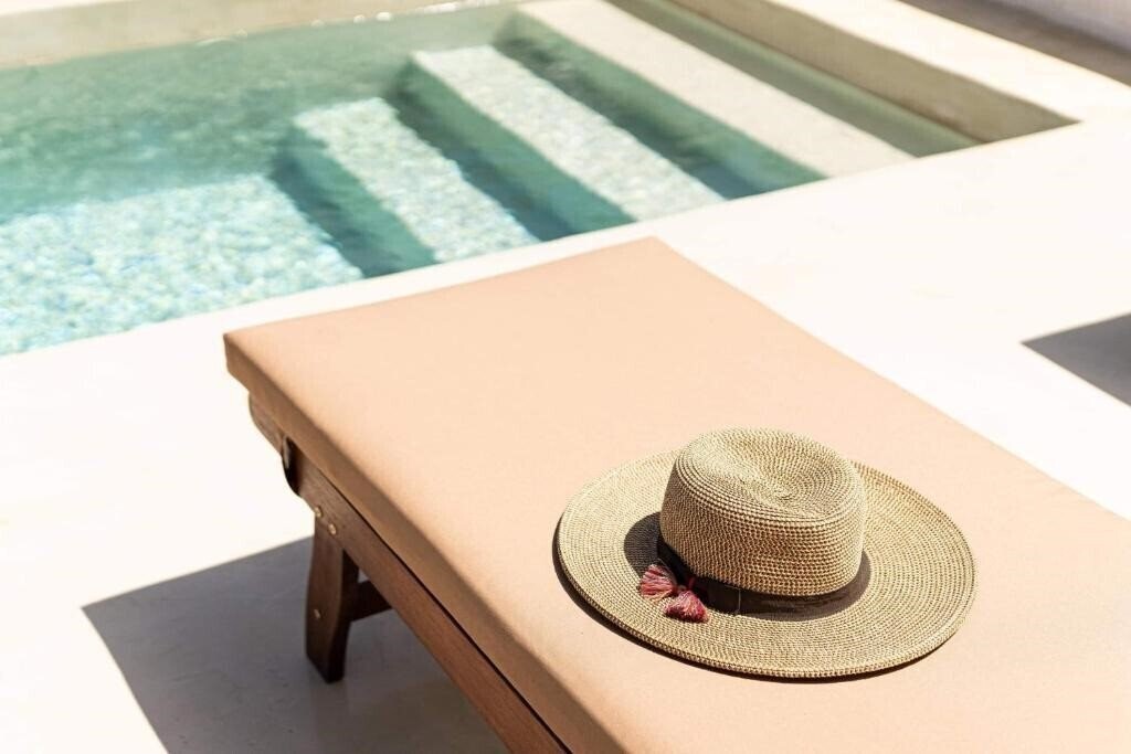 Картинка Pink Freud Villas Santorini 4*