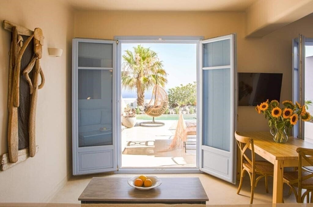 Фото Pink Freud Villas Santorini 4*