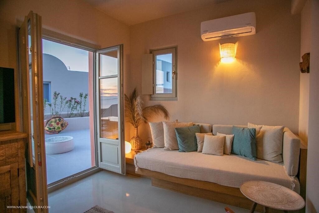 Фото Pink Freud Villas Santorini 4*