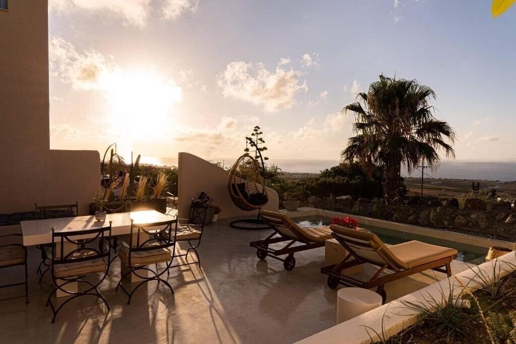 Картинка Pink Freud Villas Santorini 4*