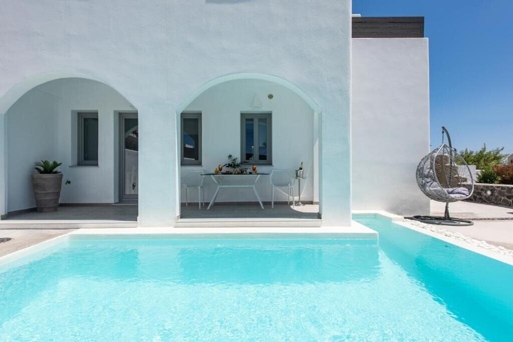 Отель White Harmony Suites 4*