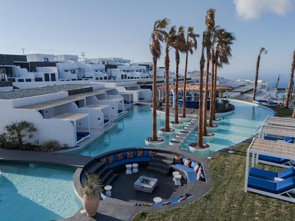 Отель Cresanto Luxury Suites 5*