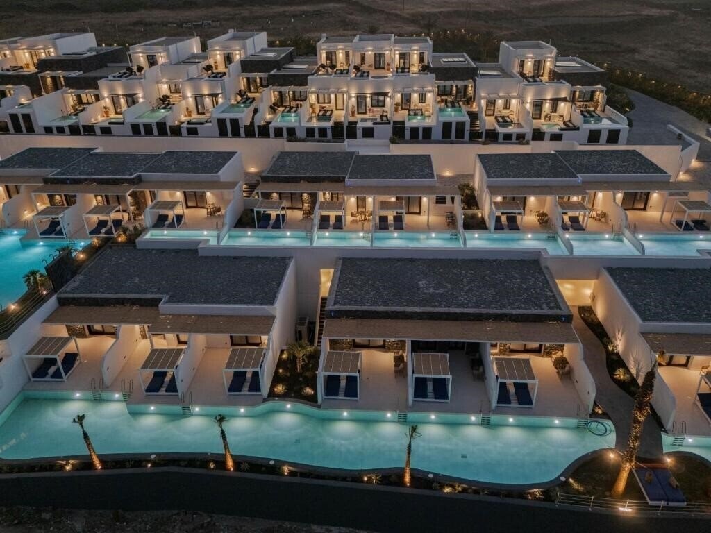 Фото Cresanto Luxury Suites 5*