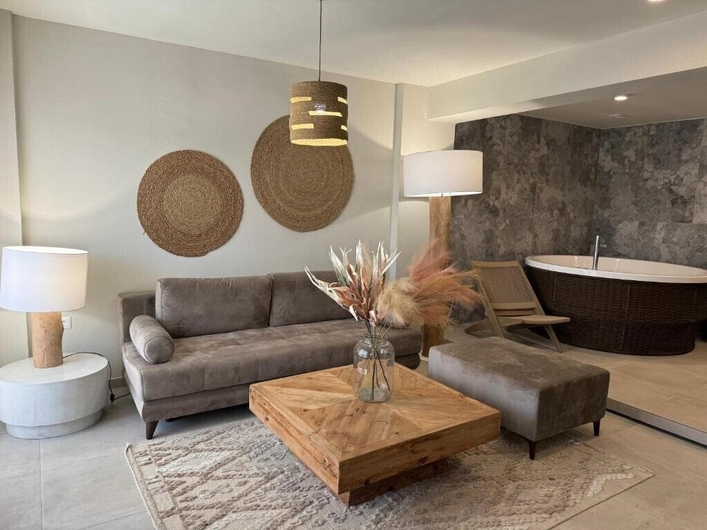 Фотографія The Noverian Bios Santorini Hotel 5*