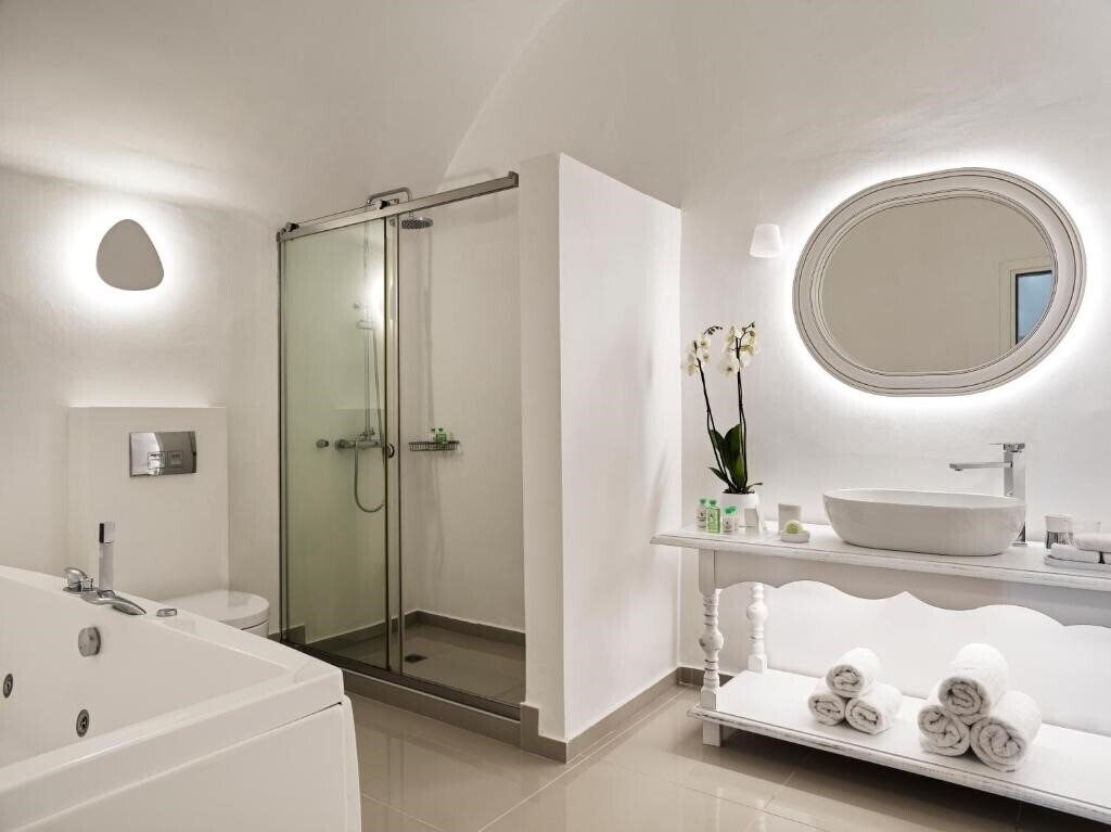 Фотографія Katikies Santorini The Leading Hotels of The World Oia 5*