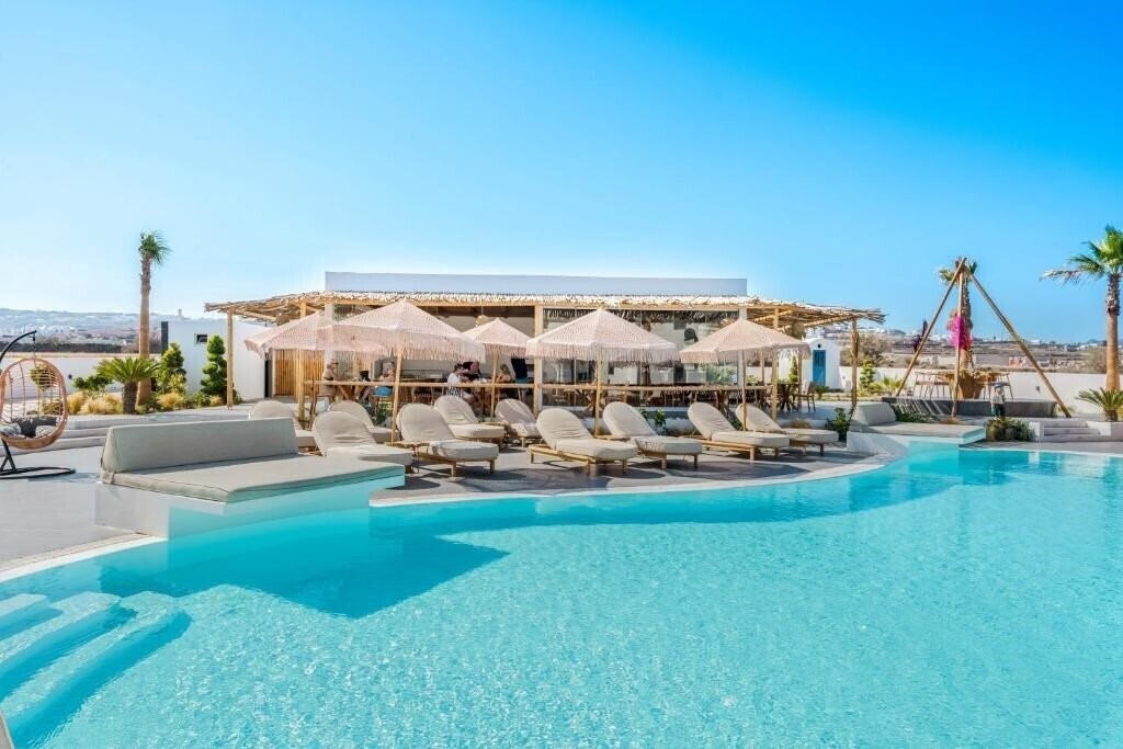 Отель Amethyst Luxury Suites 4*