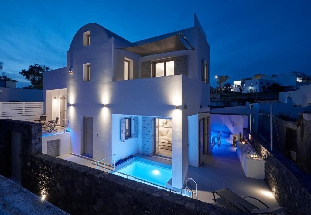 Готель Alchemy Luxury Villa 4*
