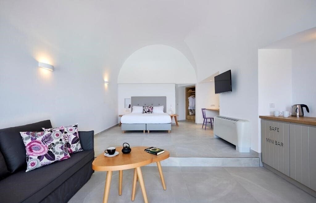 Фото Aperanto Suites 4*