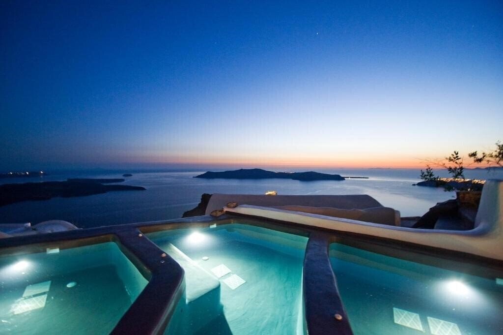 Готель Sophia Luxury Suites 4*