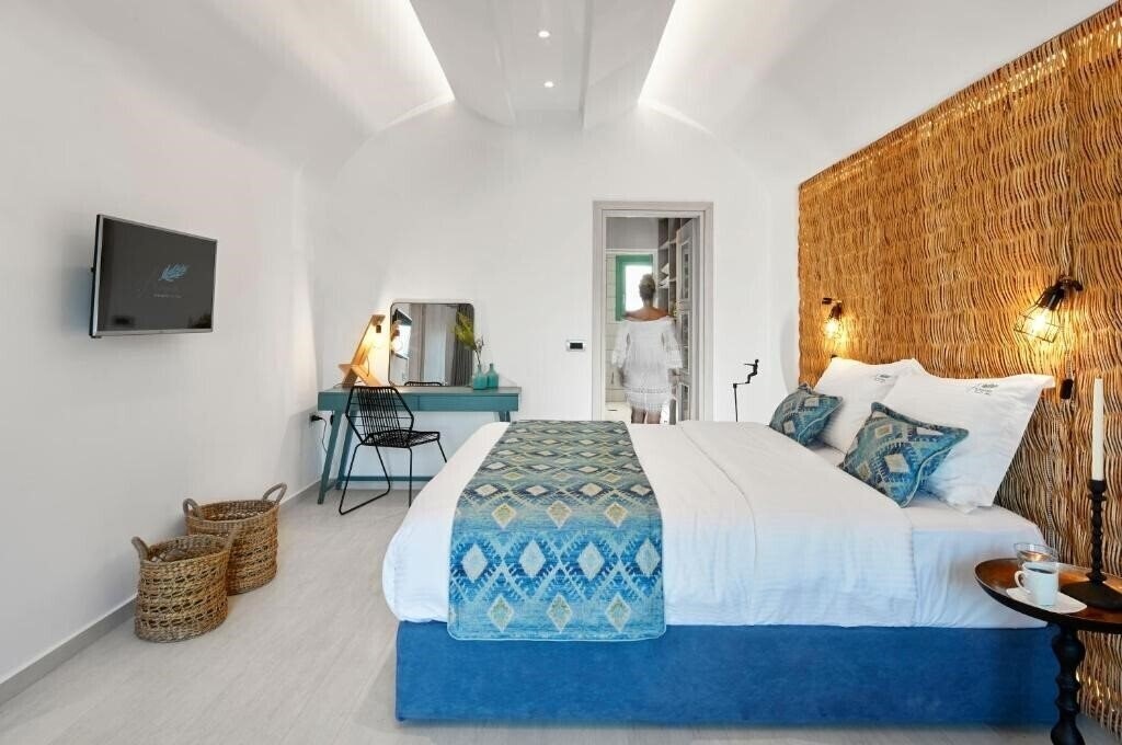 Фото Almyriki Beach Villa Santorini 5*