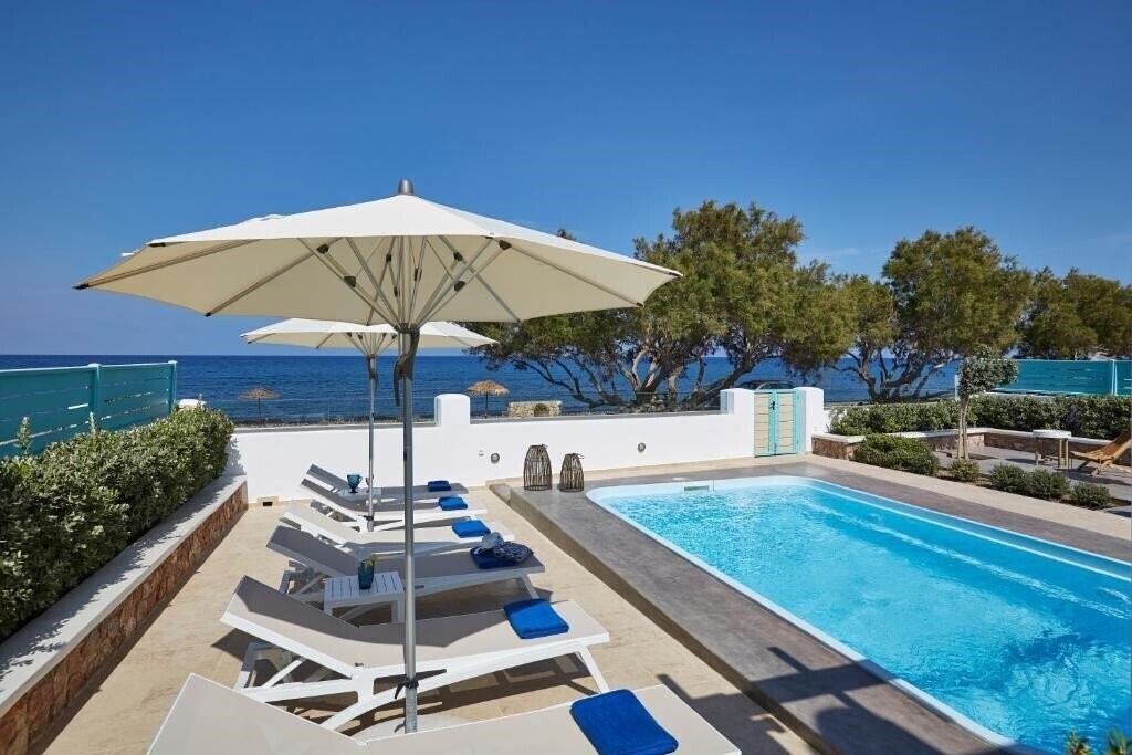 Зображення Almyriki Beach Villa Santorini 5*