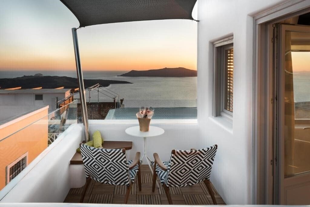 Готель Emfasis Villa Santorini 5*