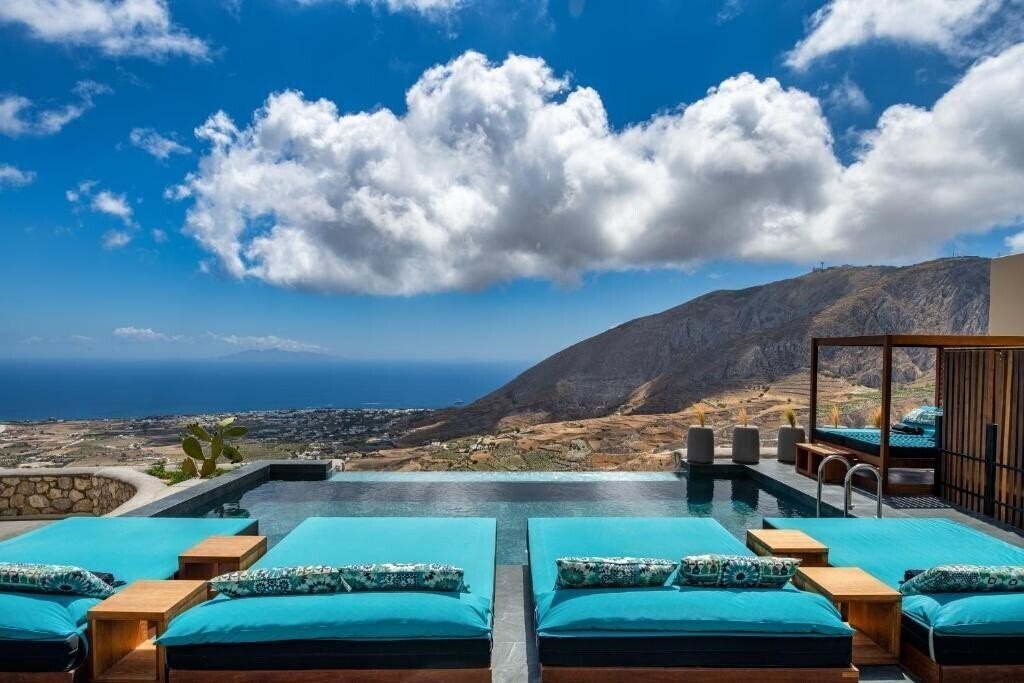 Готель Skyfall Suites (Adults Only) 5*