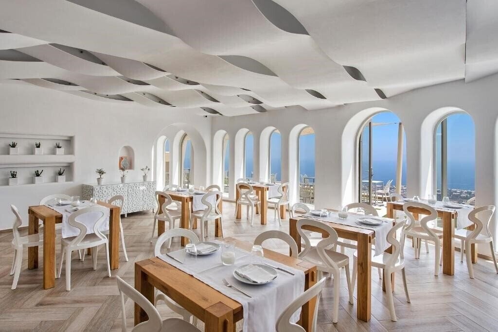 Картинка Skyfall Suites (Adults Only) 5*