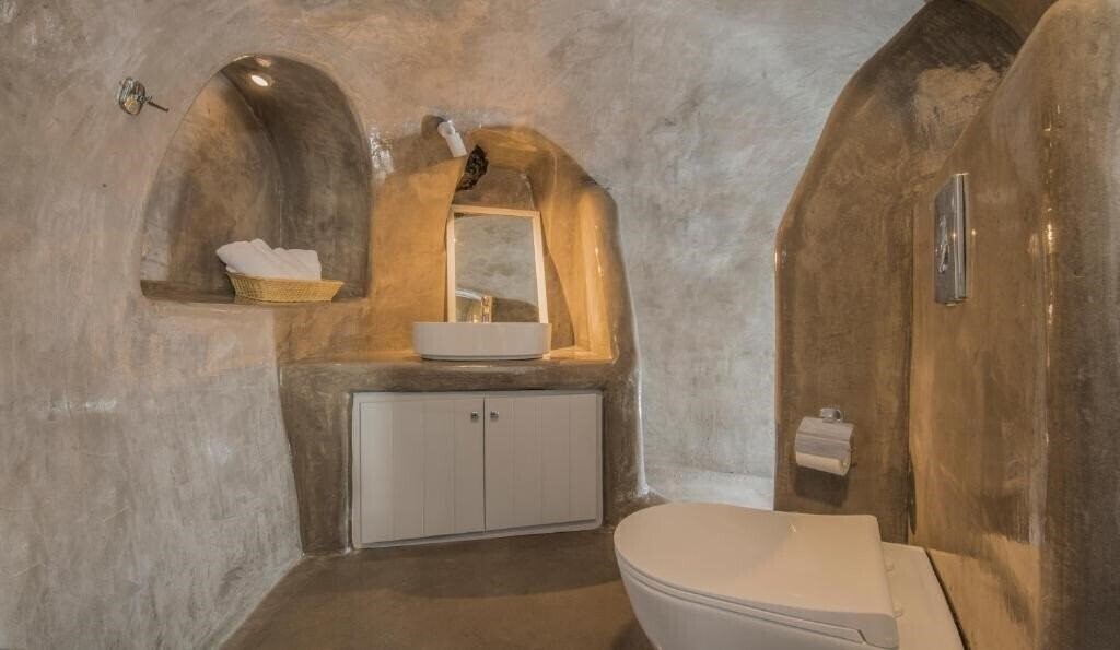 Фотографія Aqua Serenity Luxury Suites 4*