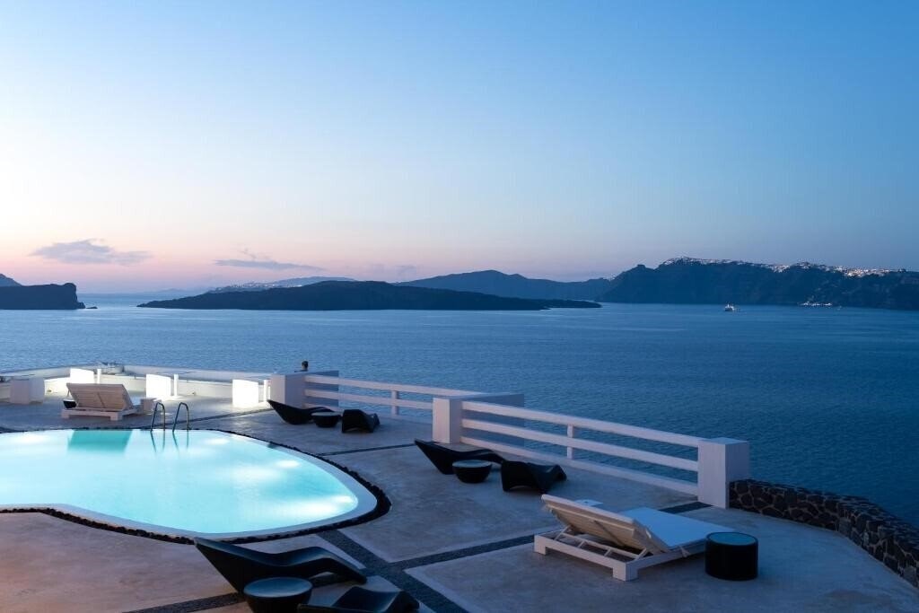 Отель Avant Garde Suites 4*