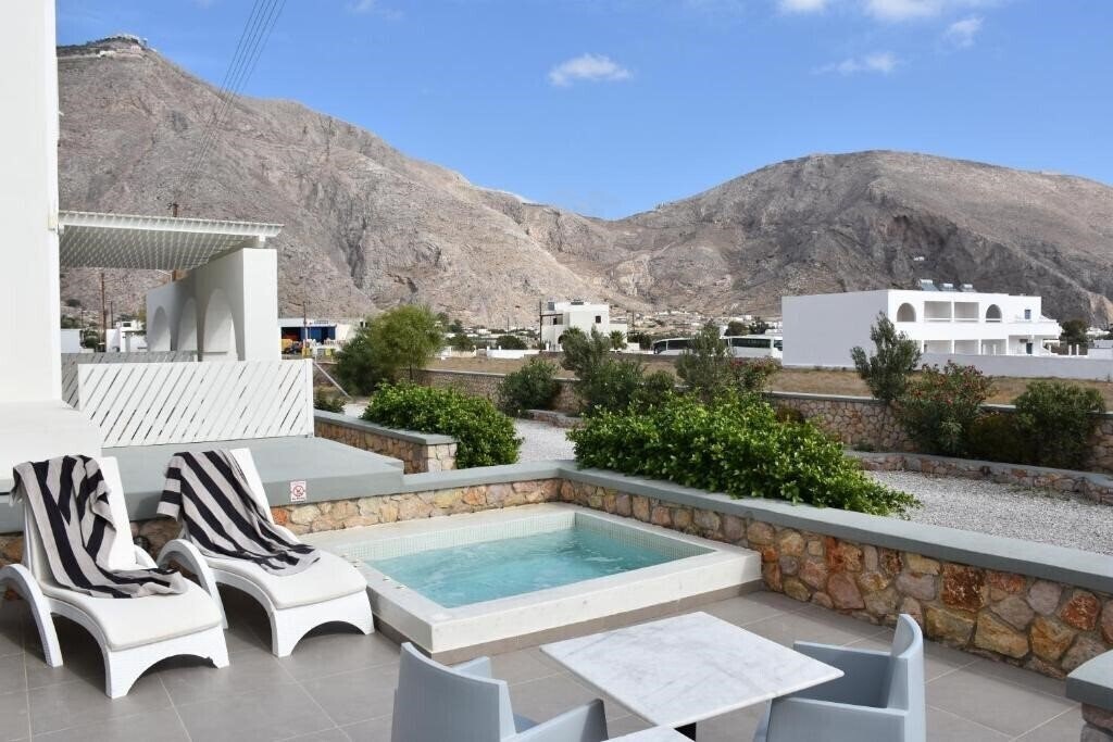 Готель De Naxia Suites 4*