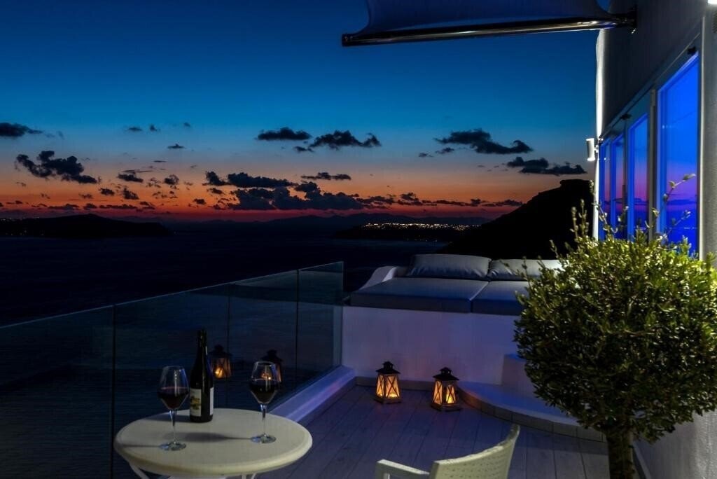 Картинка Fira Deep Blue Suite 4*