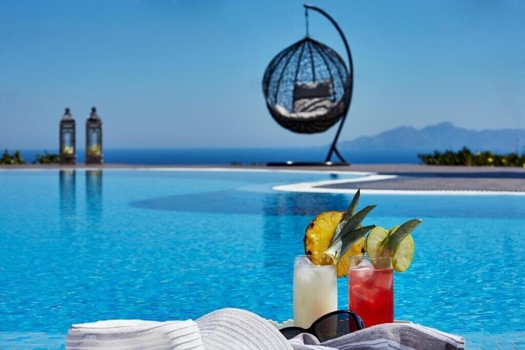 Картинка Golden East Hotel Santorini 4*