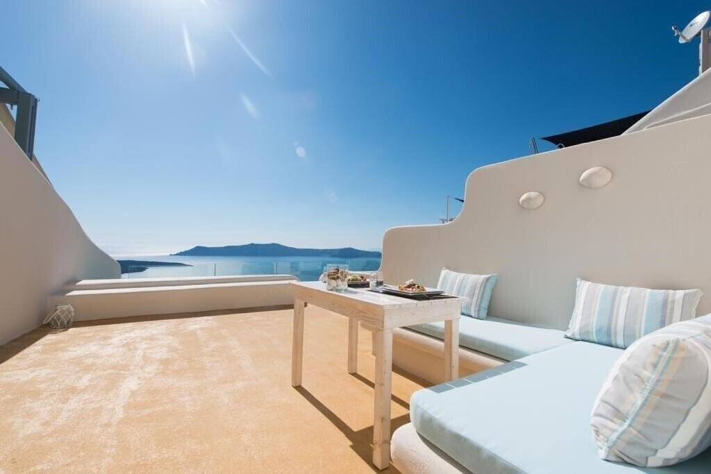 Картинка On The Cliff 4*
