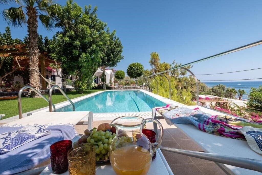 Отель Santorini Mystique Garden Villa 4*