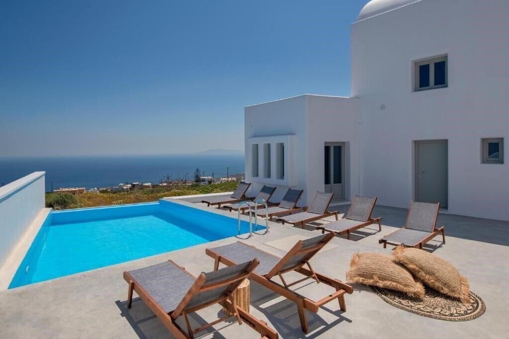 Отель Seven Suites 4*