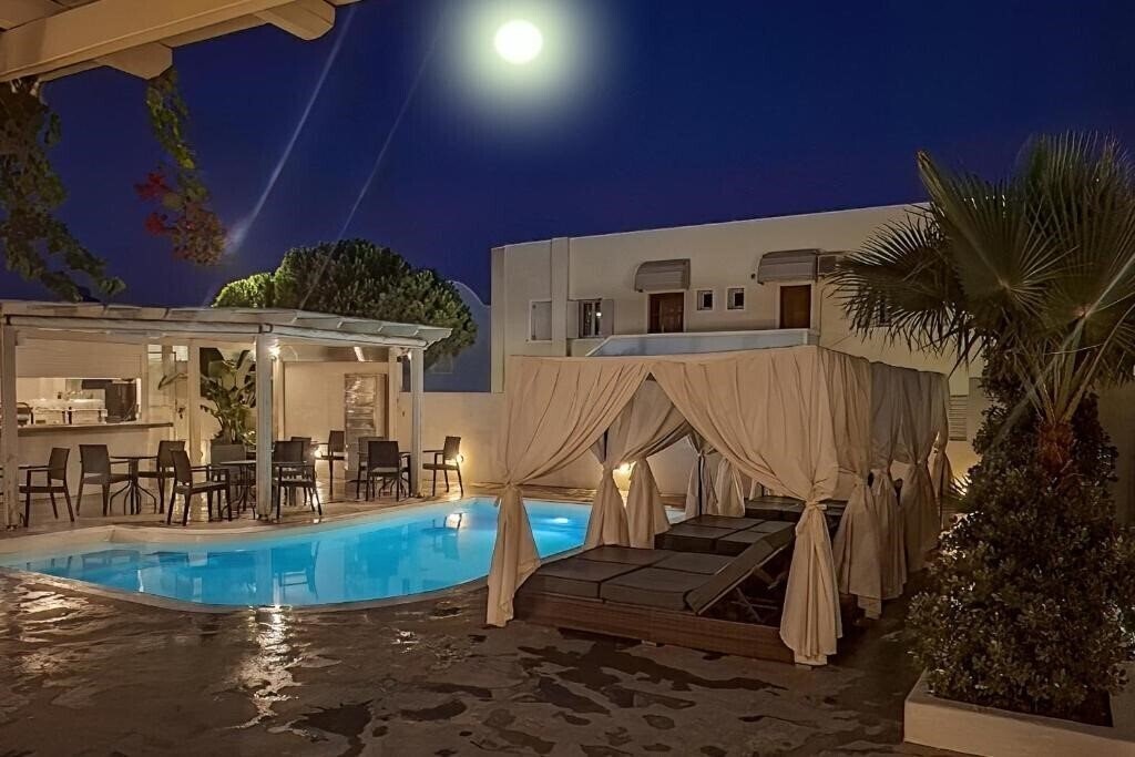 Отель Ambience Suites 4*