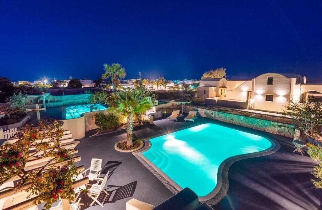 Отель Theros Houses Santorini 4*