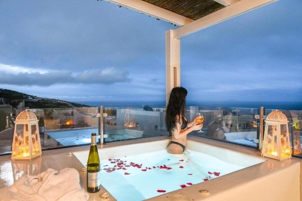 Отель Santorini Suite Home 4*