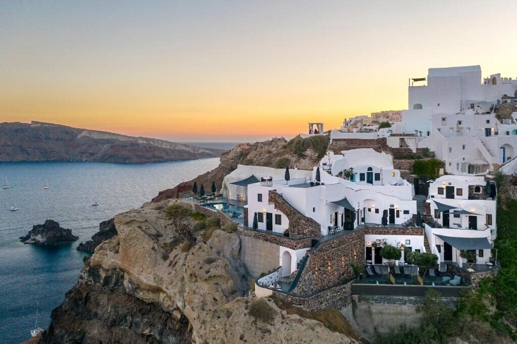 Отель Pearl Of Caldera Oia 4*