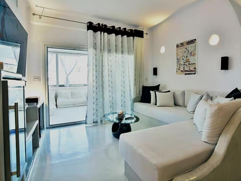 Готель Santorini Loft Boutique Apartments 4*