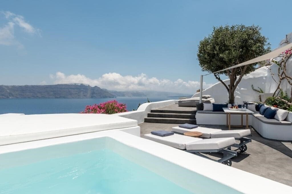Отель Chelidonia Luxury Suites 4*