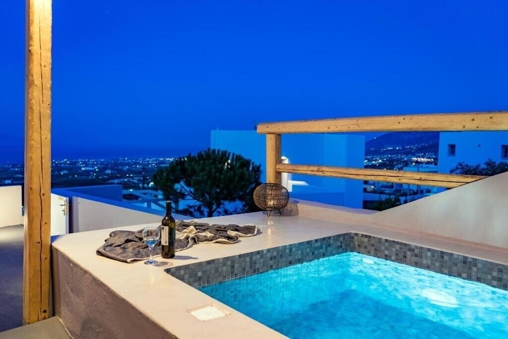 Готель Echo Suites 4*