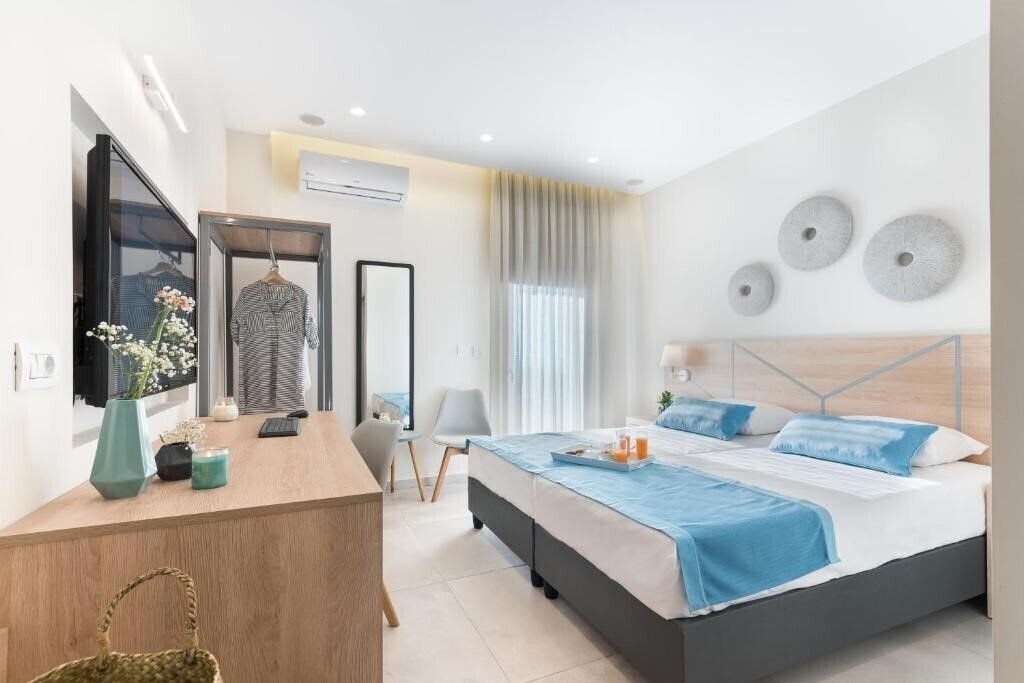 Фото Santorini Main Square 4*