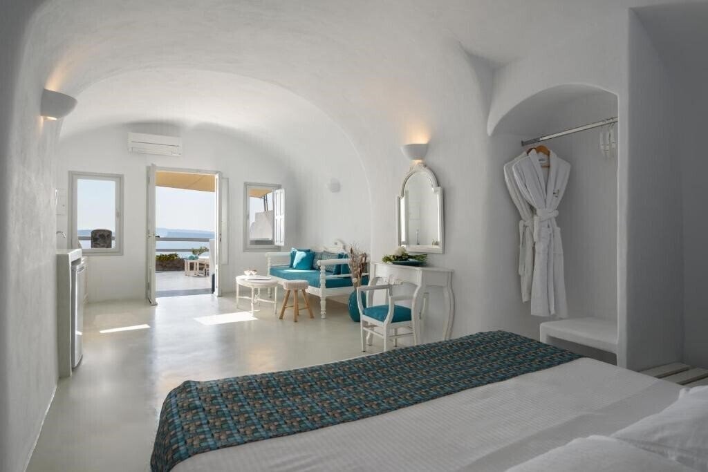 Фото Thirea Suites Oia Sanatorini 4*