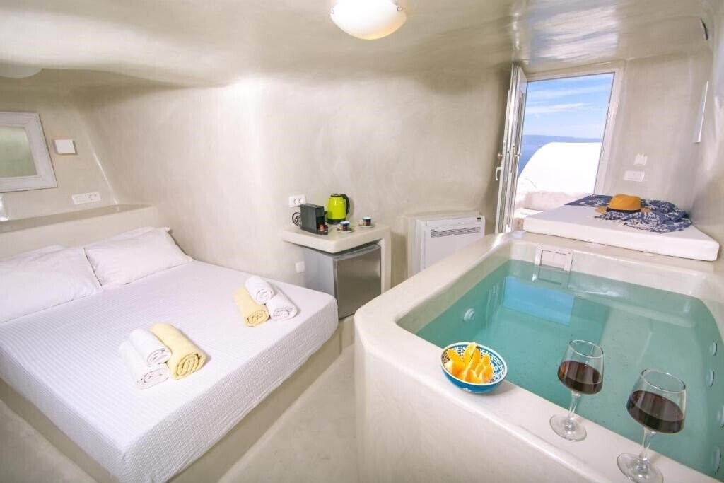 Фото White Cave House 3*