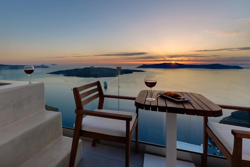 Готель Iriana Suites 4*