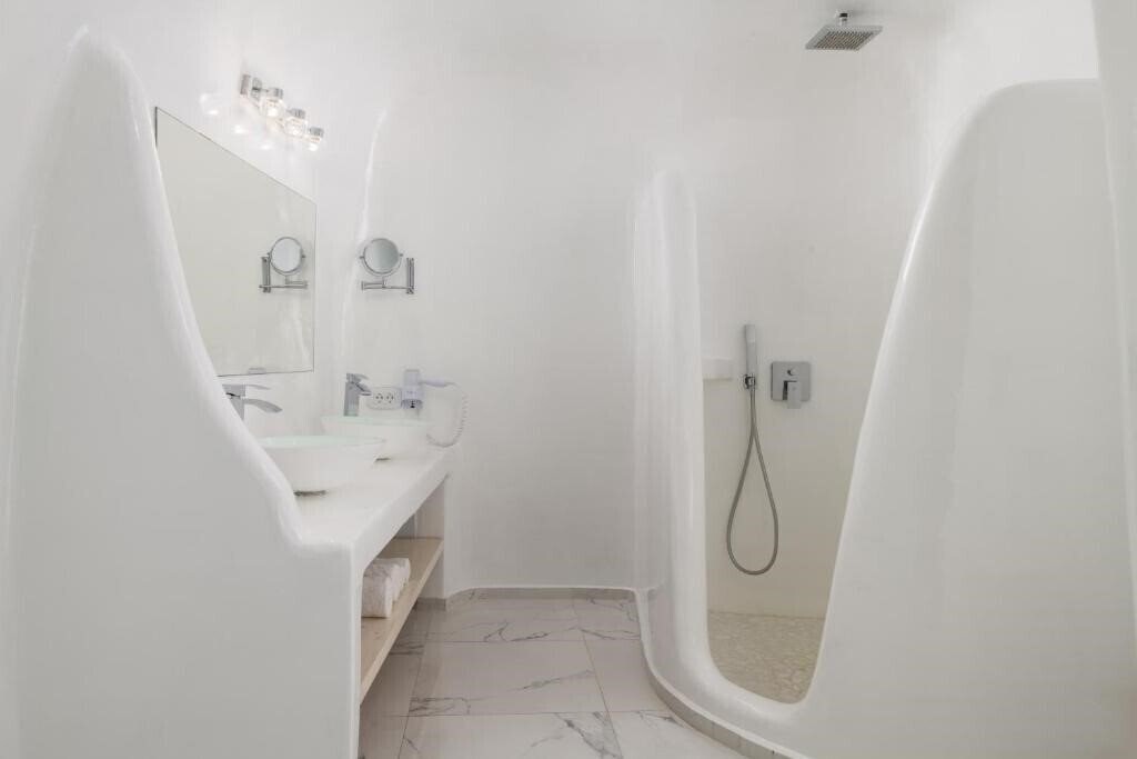 Картинка White Concept Caves 4*