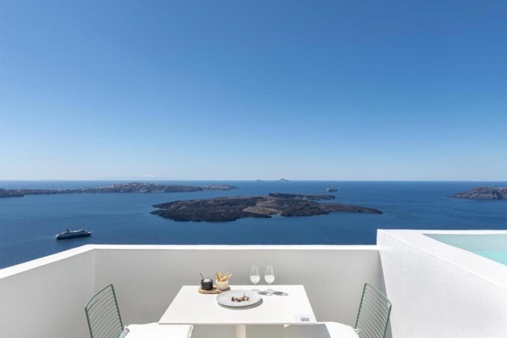 Готель Akra Suites 3*