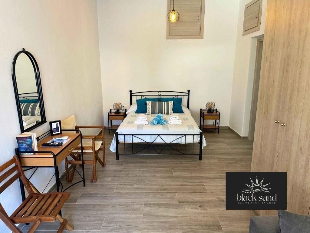 Отель Black Sand Apartments 3*