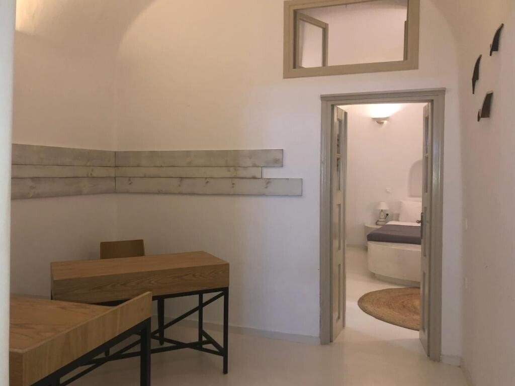 Фото Chroma Suites 3*