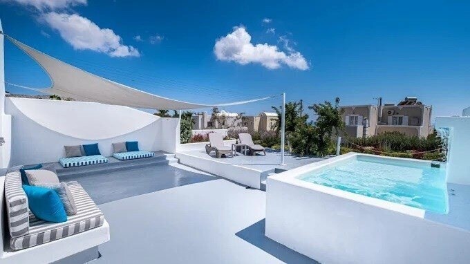 Отель Majestic Sky Luxury Suites 3*